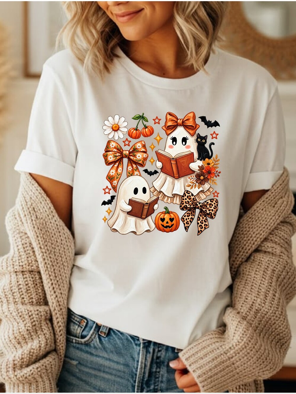 Cute Bow Coquette Halloween Ghosts "Read More Books" T-Shirt